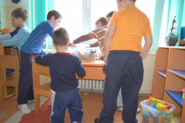 Serbare a copiilor autişti, organizată la Universitatea 